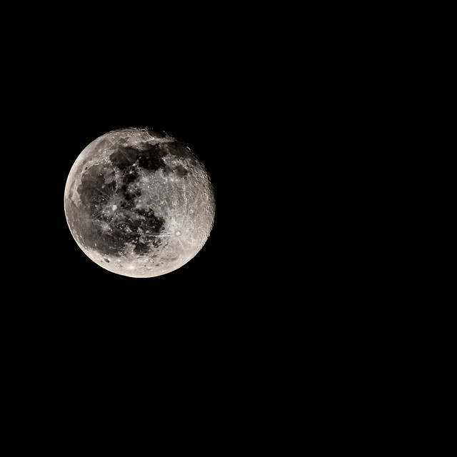Fist Moon of 2021 (2) Olympus OM-D EM1.3 & Leica DG Vario-Elmar 100-400mm Supertelephoto (1 of 1)