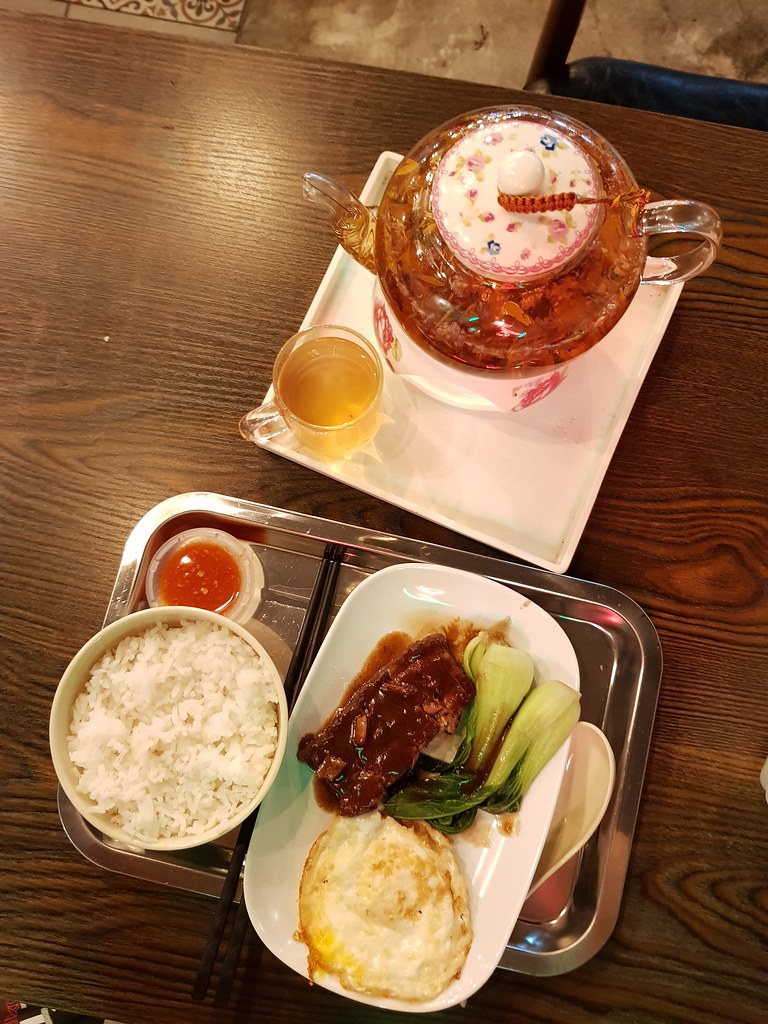 紅燒肉飯 Braised Pork rice rm$10 & 花茶 Flower Tea rm$3.90 @ 花姑娘茶檔 Miss Fa Fa Cafe SS15