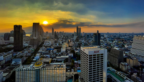 sunset evening sun setting buildings architecture light golden rays warm warmth hour blue bangkok thailand cityscape city landscape skyscrapers towers shade river reflections