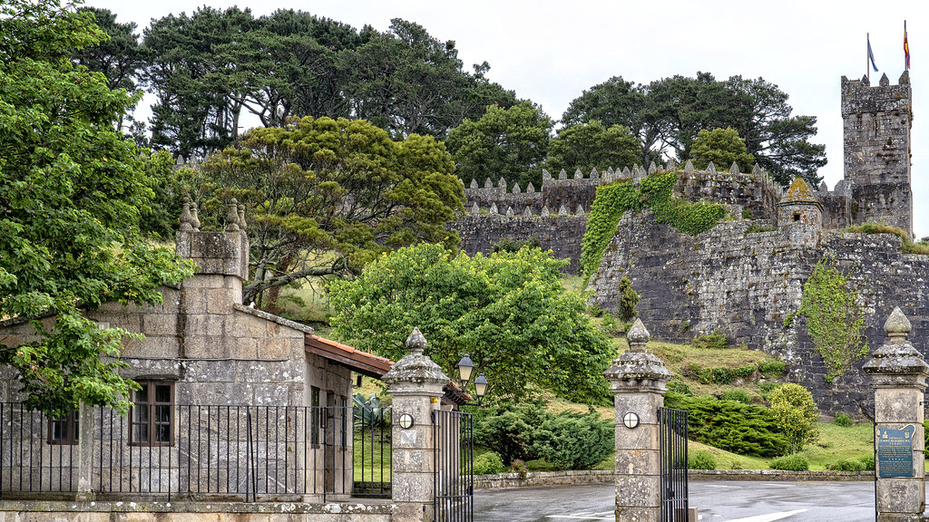 Entrada principal al Castillo de Monterreal - Bayona (Vigo)