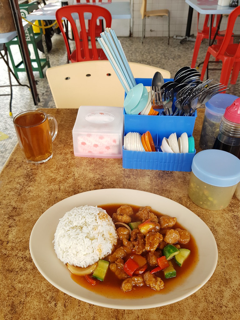 咕噜肉飯 Sweet & Sour Pork Rice rm$9 & 熱茶 Hot Chinese Tea rm$0.70 @ 建成茶餐室 Restoran Keong Seng SS14