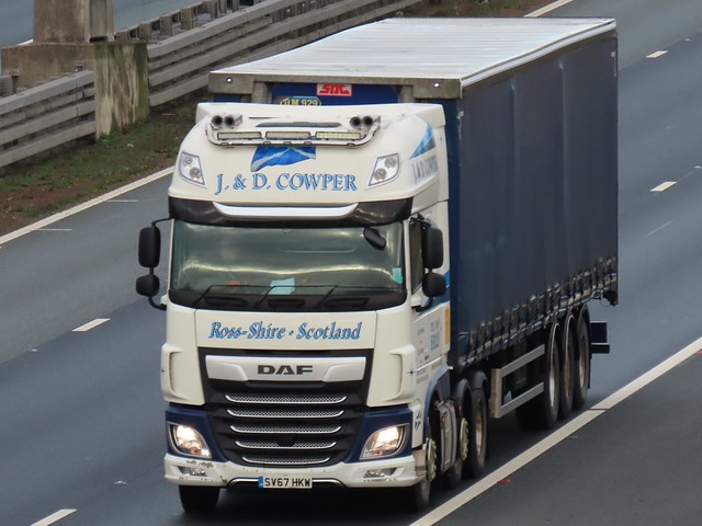 J & D Cowper, DAF-XF (SV67HKW) On The A1M Southbound