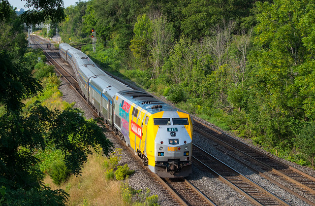 Via P42DC 913 leads #70 on to the Oakville Sub