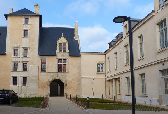 Poitiers, Vienne: hôtel d'Estissac, ancien doyenné, rue de la Tranchée