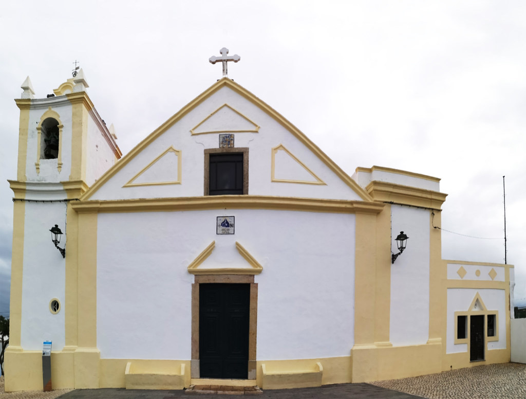 exterior Iglesia de Nuestra Señora de la Concepcion Ferragudo Algarve Portugal 03
