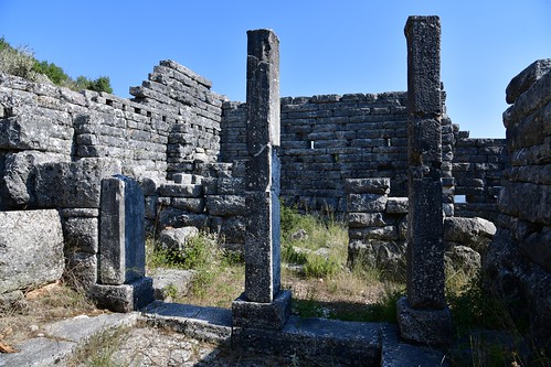 limestone landscape epiros akarnania epirus masonry houses archaeologicalsite architecture archaia hellenistic orraon 4thcenturybce