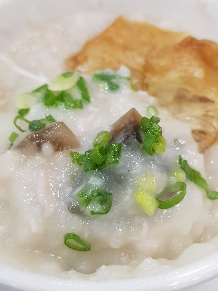 皮蛋瘦肉粥 Sliced Pork w/Century Porridge rm$4.50 @ 富興點心 Foo Hing Dim Sum (Taipan) USJ10