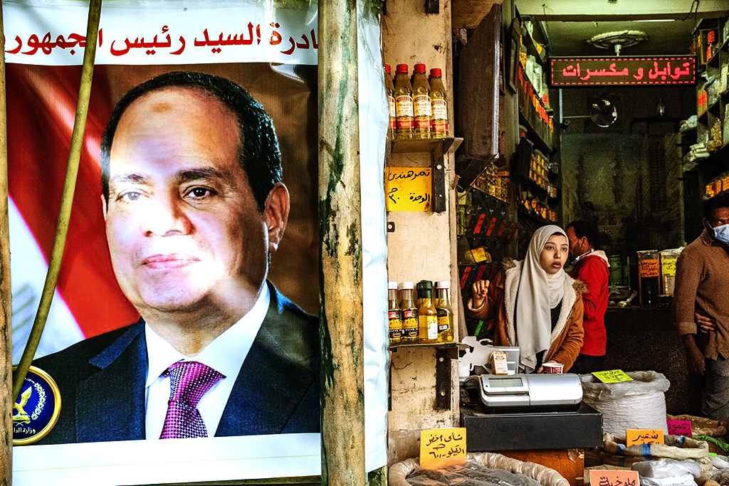 Al-Sisi at a Bab Al Louq grocery store on 1-12-21--Cairo