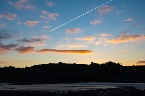 Sunrise en Bretagne by solennegau, premier lever de soleil de l'année 2021 en Bretagne.
Découverte des piquets de mytiliculture (elevag