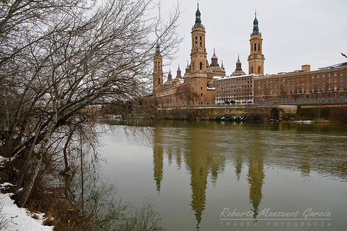 no people photography architecture outdoors cathedral church river basilica water city christianity reflection history catholicism sky day winter snow zaragoza spain religion travel famous place destinations filomena nikond7100