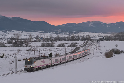 Talgo-Intercity Vitoria Gasteiz-Irún en Mezkia (Álava) by jiesnarr, El viaje de vuelta del primer servicio del Talgo-Intercity entre Vitoria Gasteiz e Irún, saliendo co