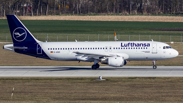 Lufthansa Airbus A320 D-AIQS 