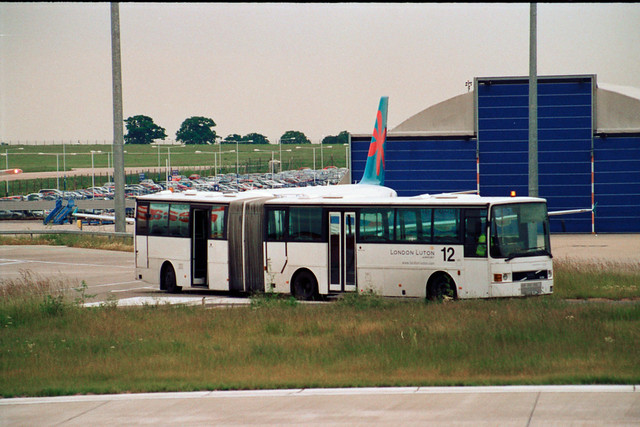 E668 FLD - Luton Airport, Luton Airport (BD) 12  0504 (2)