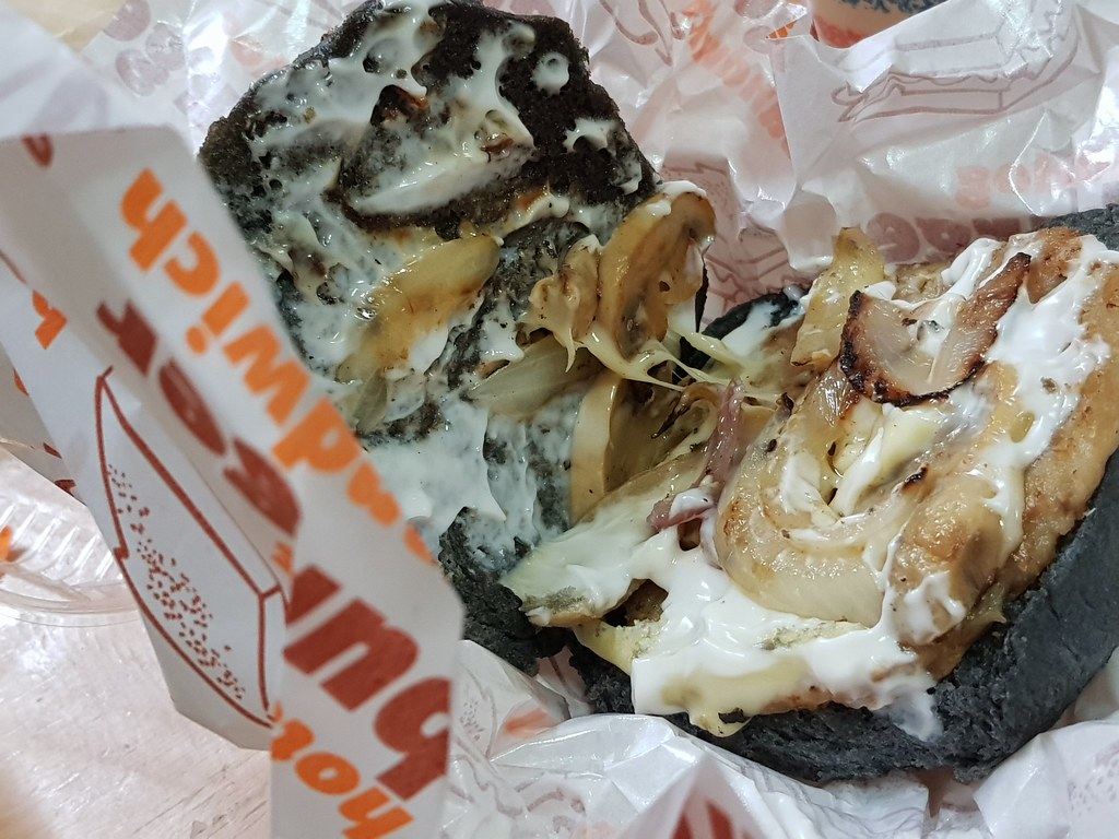 瑞士蘑菇雞肉漢堡 Swiss Mushroom Chicken Burger rm$6 @ GrabFood from Nibblyeats in Pangsapuri Sri Tanjug USJ16