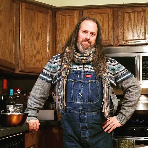 I'm really digging this sweater. #ootd #overalls #dungarees #biboveralls #vintage #dickiesworkwear #dickiesoveralls #denimoveralls #overallsarelife #vintageoveralls #sweatersandoveralls #scarf #crochet