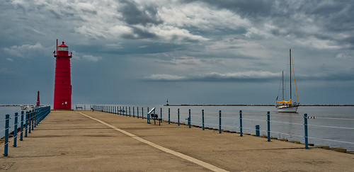 lighthouse muskegon south pierhead michigan great lakes landscape lakescape sonny a7ii water pier storm clouds