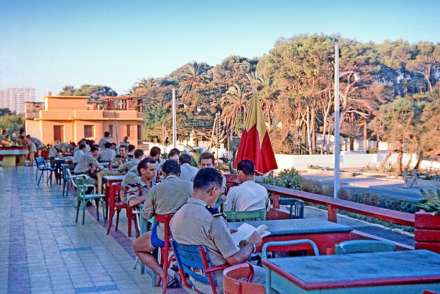 Algérie, 1961 Annaba, terrasse des Cigogneaux au Chapuis