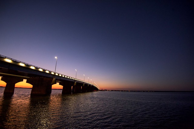 Dorland J Henderson Memorial Bridge at dusk