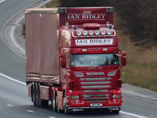Ian Ridley Transport, Scania R560 V8 (MK11HWV) On The A1M Northbound