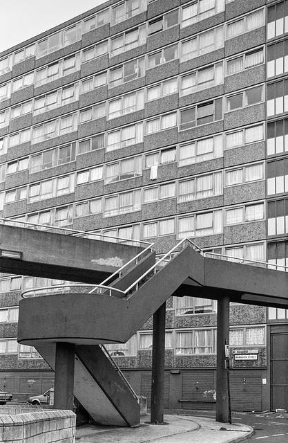 Kingshill,  Heygate Estate, Brandon St, Southwark, 1989  89-1a-16
