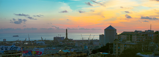 Genova porto tramonto matitone