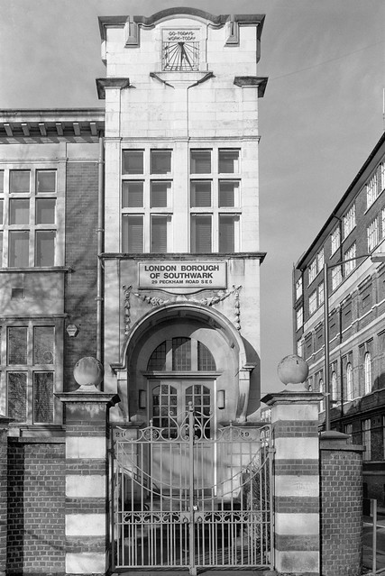 Guardians Offices, London Borough of Southwark, Peckham Rd, Camberwell, Southwark, 1989 89-1g-55