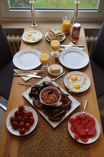 Traditionelles English Breakfast mit Baked Beans