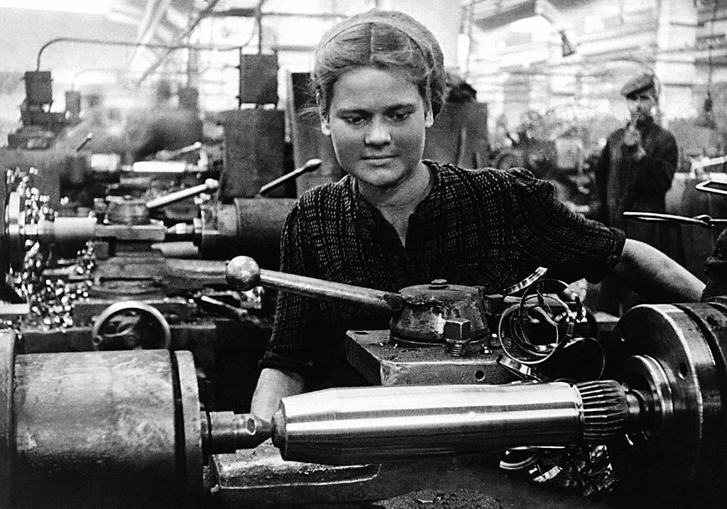 Из серии «Рабочая краса или как выглядели рабочие девушки в СССР». Часть 3 138