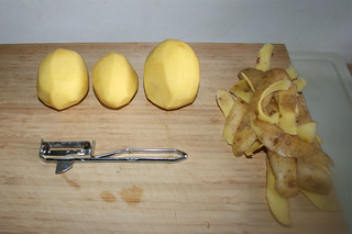 12 - Peel potatoes / Kartoffeln schälen
