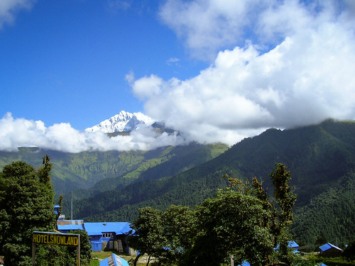nepal annapurna trek trekking view mountain asia ghorepani ghodepani hotelsnowland snowland clouds bluesky