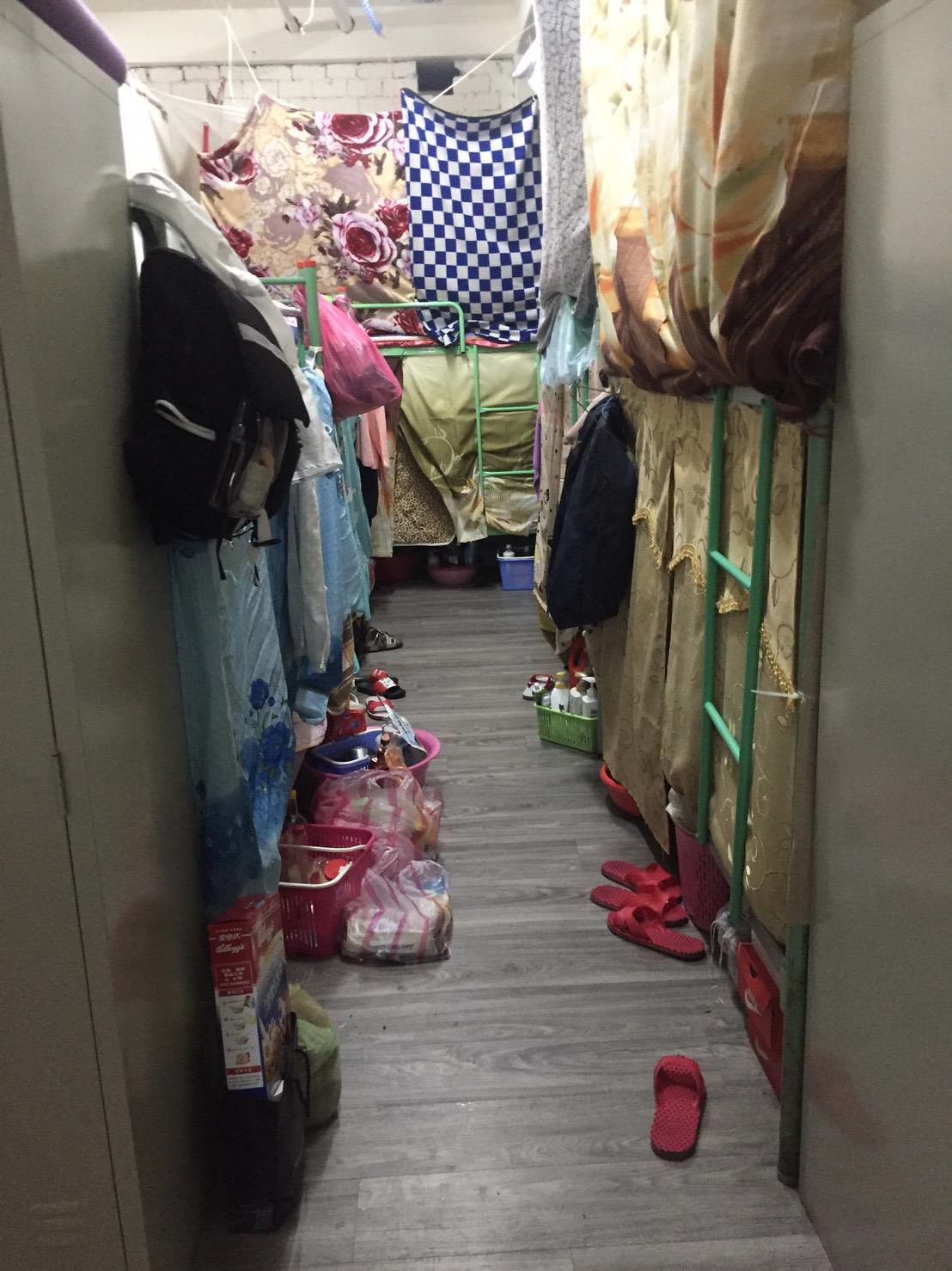 美堤移工的宿舍擁擠，62人須擠在一間，卻要共用4個衛浴。（台灣國際勞工協會提供）