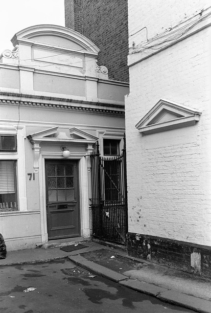 Doorway, Peckham High St, Peckham, Southwark, 1989 89-2e-24