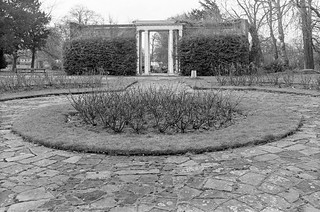 Rose Garden, Gateway, Ruskin Park, Camberwell, Lambeth, 1989 89-2a-35