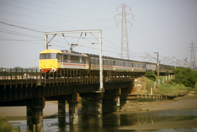 86 220 1CXX 123X Norwich - Liverpool St hurries across the Stour at Cattawade near Manningtree (13XX) Saturdy 9th May 1987