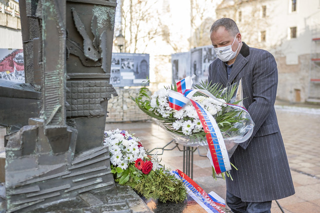 Uctenie si pamiatky obetí pri pamätníku Holokaustu