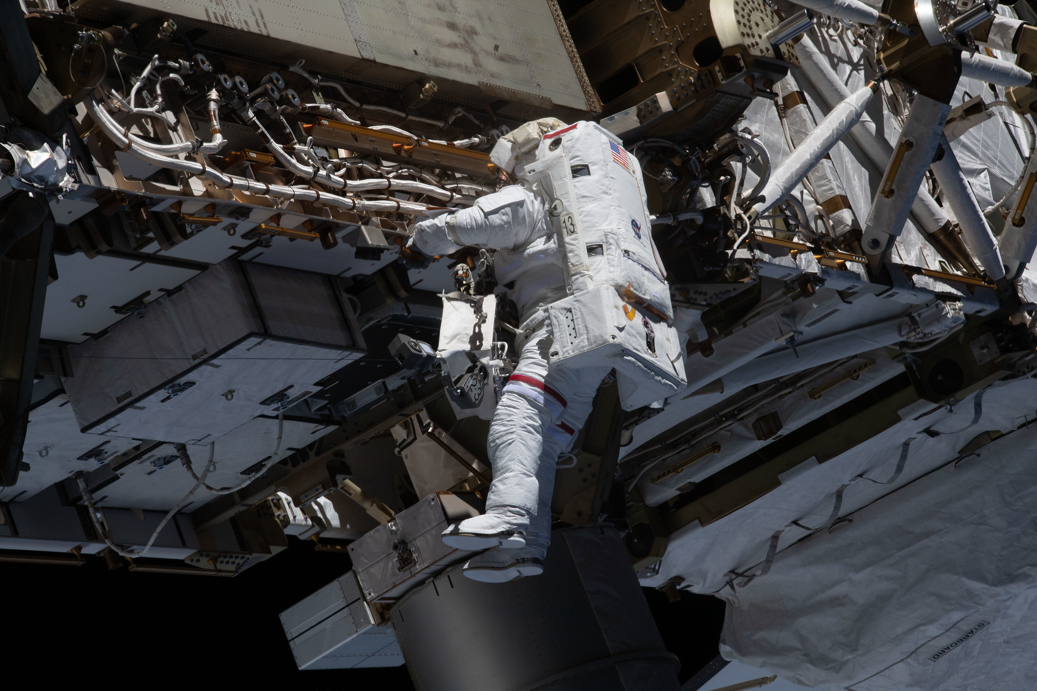 blog_glover_hopkins Astronautas da ISS passam por exame de contaminação por amônia