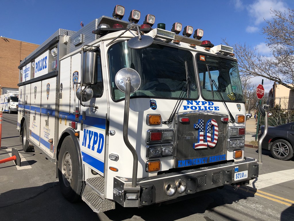 NYPD Emergency Service Unit Truck 10 E-One #5710.