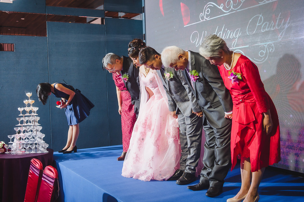 [婚禮攝影]俊騰伶芳 幸福午宴@南港雅悅-最專業的團隊完成每場完美婚禮紀錄，拍的不只好更要快! #即拍即印