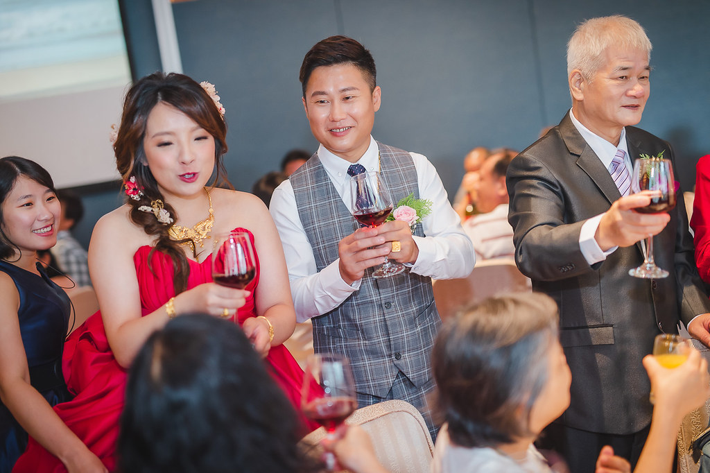 [婚禮攝影]俊騰伶芳 幸福午宴@南港雅悅-最專業的團隊完成每場完美婚禮紀錄，拍的不只好更要快! #婚攝推薦