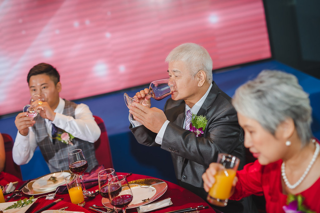 [婚禮攝影]俊騰伶芳 幸福午宴@南港雅悅-最專業的團隊完成每場完美婚禮紀錄，拍的不只好更要快! #婚攝
