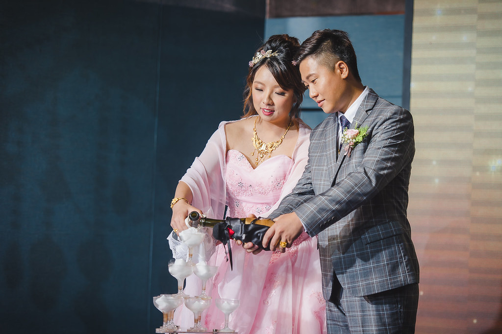 [婚禮攝影]俊騰伶芳 幸福午宴@南港雅悅-最專業的團隊完成每場完美婚禮紀錄，拍的不只好更要快! #婚攝作品