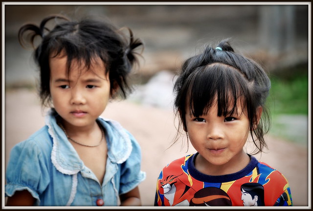 Deux belles petites filles du nord du Laos .