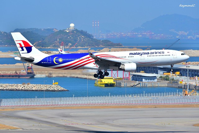 Malaysia Airlines Airbus A330-323 9M-MTA.