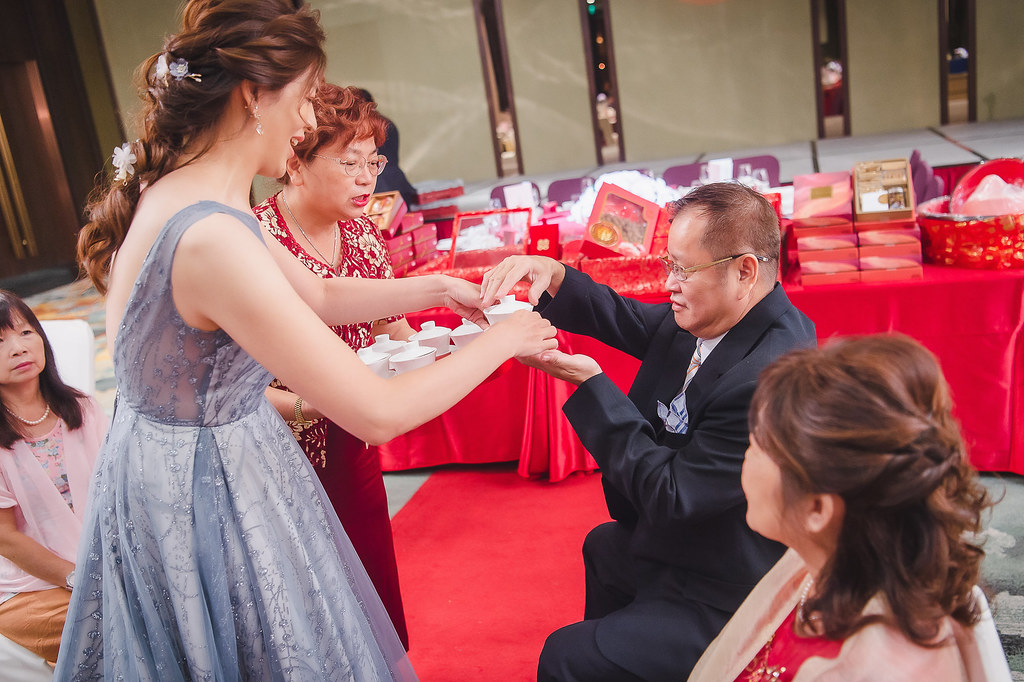 [婚禮攝影]介文慧羚 文定迎娶午宴@新板希爾頓酒店-最專業的團隊完成每場完美婚禮紀錄，拍的不只好更要快! #台北婚攝