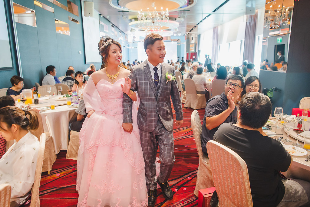 [婚禮攝影]俊騰伶芳 幸福午宴@南港雅悅-最專業的團隊完成每場完美婚禮紀錄，拍的不只好更要快! #婚禮紀錄