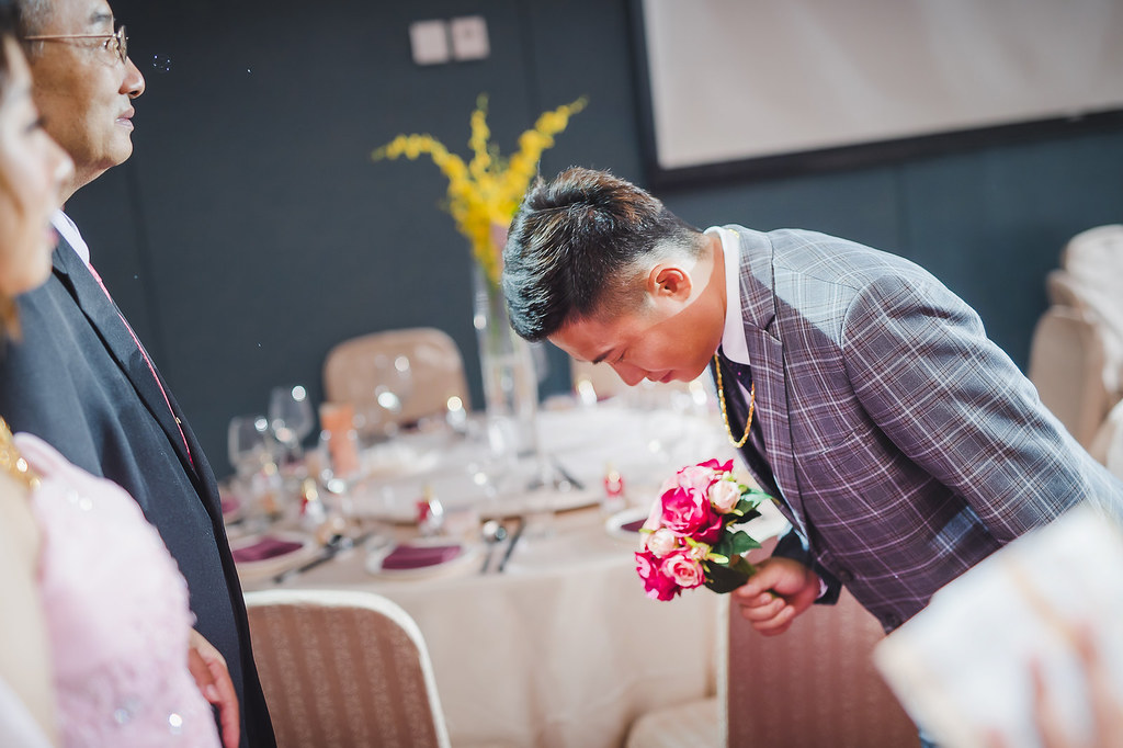 [婚禮攝影]俊騰伶芳 幸福午宴@南港雅悅-最專業的團隊完成每場完美婚禮紀錄，拍的不只好更要快! #婚攝推薦