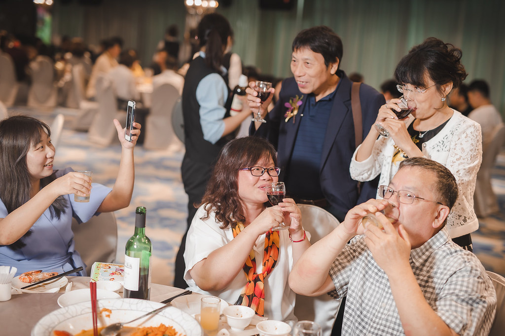[婚禮攝影]志宏培伶 幸福午宴@88號樂章 婚宴會館-最專業的團隊完成每場完美婚禮紀錄，拍的不只好更要快! #台北婚攝
