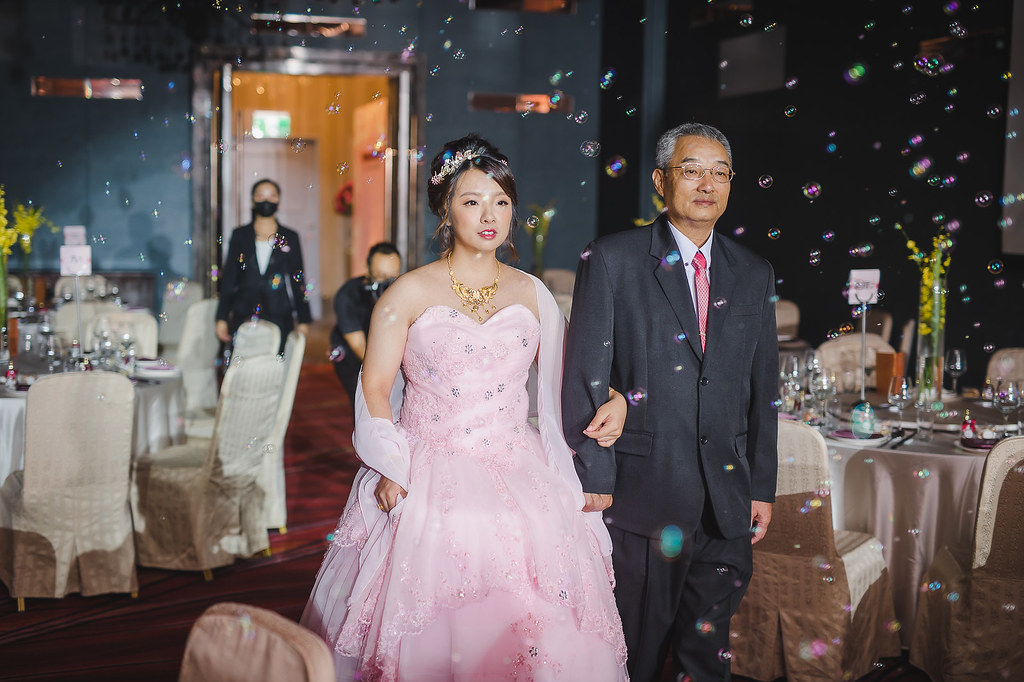 [婚禮攝影]俊騰伶芳 幸福午宴@南港雅悅-最專業的團隊完成每場完美婚禮紀錄，拍的不只好更要快! #婚禮攝影