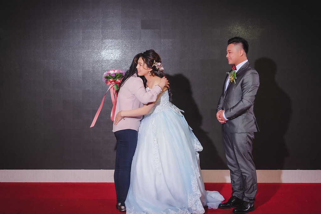 [婚禮攝影]政成芳瑩 幸福午宴@華港城-最專業的團隊完成每場完美婚禮紀錄，拍的不只好更要快! #婚攝