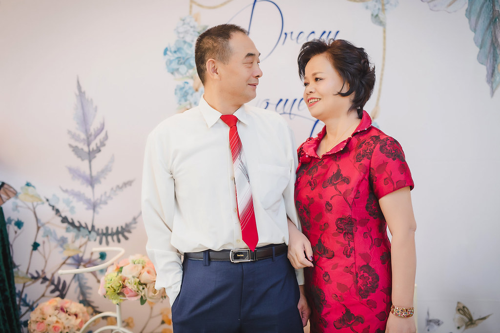 [婚禮攝影]政成芳瑩 幸福午宴@華港城-最專業的團隊完成每場完美婚禮紀錄，拍的不只好更要快! #婚禮拍立得